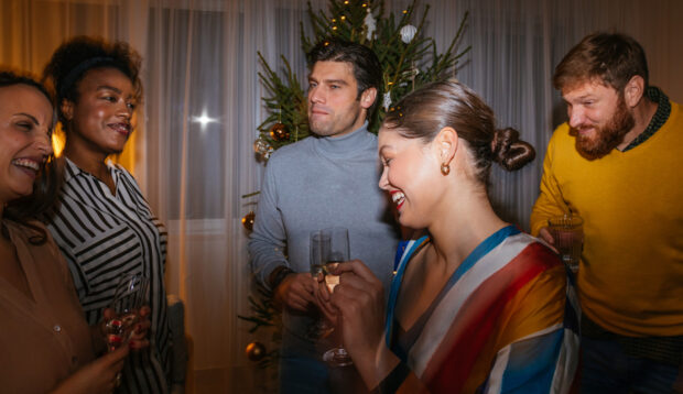 7 Dos and Don'ts of Celebrating With Sober (and Not Drinking) Friends This Holiday Season