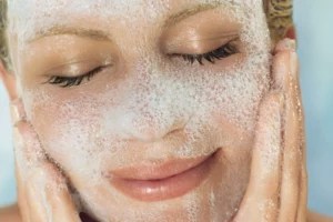 Yes, Washing Your Face With Head & Shoulders Can Clear Up Acne—But There's a Catch