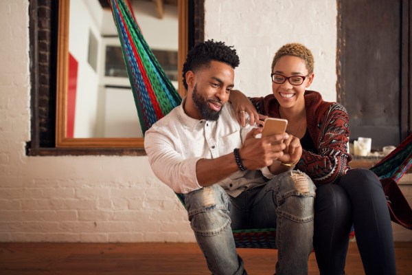 6 Tips To Create Healthy Boundaries With Social Media in Romantic Relationships