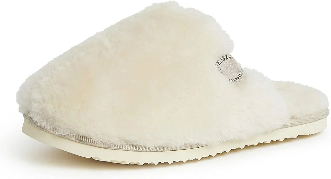 dearfoams fireside slippers in white on a white background