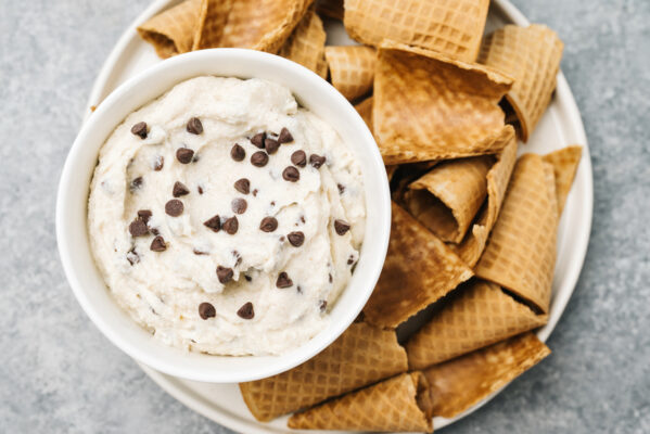 This High-Protein, Gut-Friendly Gingerbread Cheesecake Dip Will Bring So Much Cheer to Your Holiday