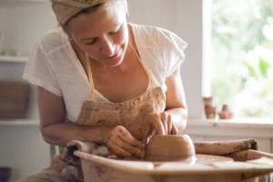 ‘I’m a Ceramicist, and This Is My Exact Routine for Restoring Moisture in My Dry, Clay-Covered Hands’