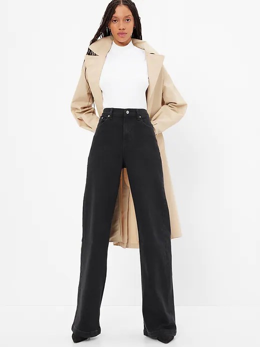 gap high rise jeans with washwell on a model wearing a white t shirt and a trench coat