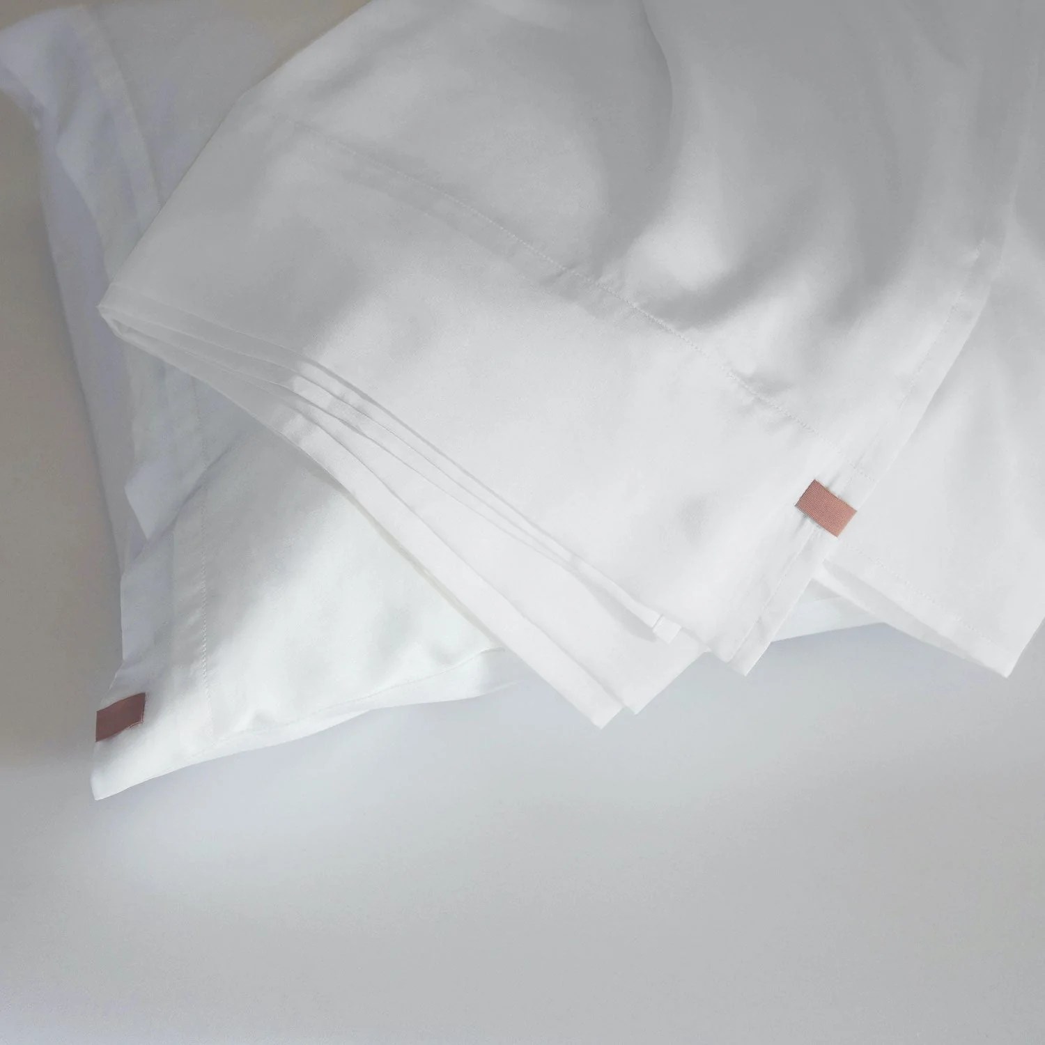 lunya washable silk bed sheets in white