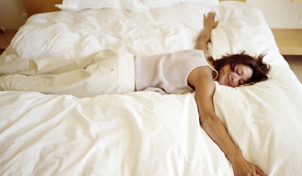 These 7 Bed Sheets Won't Irritate Eczematic Skin, According to a Dermatologist
