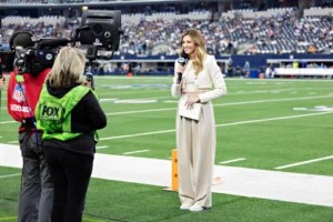 The Shoes and Accessories Fox Sports Sideline Reporter Erin Andrews Swears By To Keep Her Feet in Tip-Top Shape