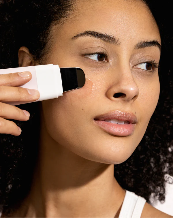 model using the dermapore by dermaflash, from the presidents' day sale