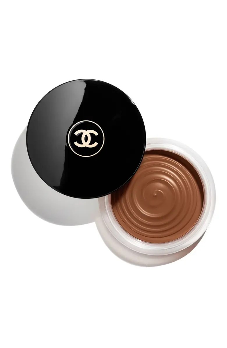 chanel les beiges bronzer on a white background