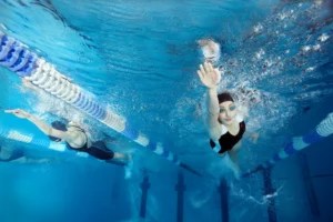 I'm a Physical Therapist, and Here's the Short Warm-Up I Recommend Anyone Do Before Swimming