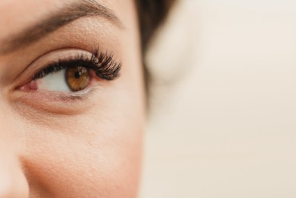 ‘Lash Baths’ Are the Only Way a Dermatologist and an Ophthalmologist Want You To Take Off Your Mascara—Here’s How To Do Them Right