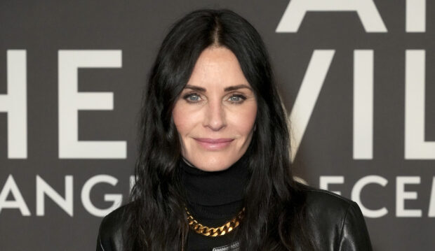 People With Heel Pain Swear By These Sneakers, and Even Courteney Cox Is a Huge...