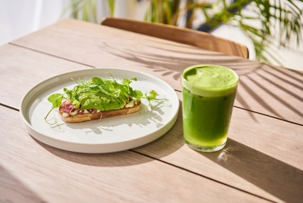 Adding This Type of Alt Milk to Spinach Smoothies Can Dial Up the Drink’s Anti-Inflammatory Factor Significantly, Says an RD