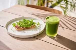 Adding This Type of Alt Milk to Spinach Smoothies Can Dial Up the Drink's Anti-Inflammatory Factor Significantly, Says an RD