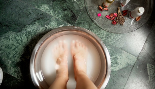 Soaking Your Feet Every Night Can Improve Circulation and Reduce Pain All the Way Up...