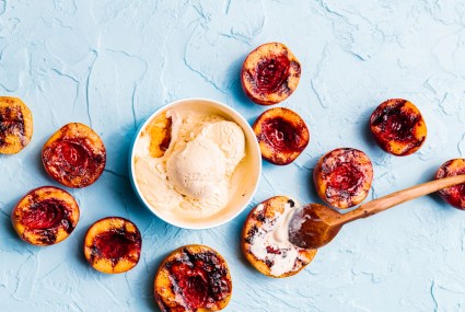 You Only Need 3 Ingredients and 5 Minutes To Make This Anti-Inflammatory Vegan Peach Soft Serve