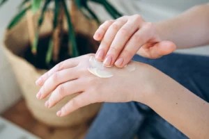 Derms Say These Aloe-Vera Infused Creams Can Help Soothe Eczema Flares, So You Can Ditch the Itch