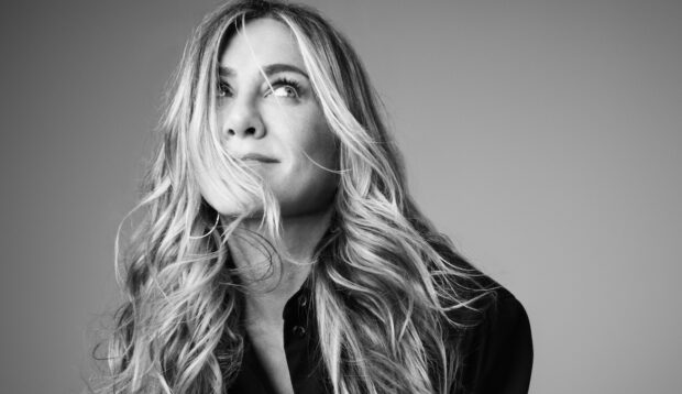 Jennifer Aniston Spills on the One Beauty Product Her Friends Are Begging Her To Create