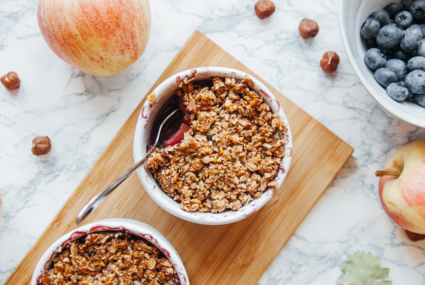 This Easy Anti-Inflammatory Breakfast Blueberry Crumble Recipe Was Designed by a Dietitian and Chef
