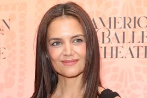 I Wore Katie Holmes’ Favorite Under-$100 Leggings, and My Butt Has Never Looked Juicier