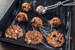 These 5-Ingredient Coconut Cashew ‘Magic Cookies’ Are Packed With Plant-Based Protein