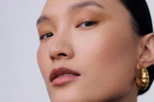 The Internet's Favorite Beauty Brand Made a Cream-to-Powder Eyeshadow That Does Not *Ever* Crease or Smudge