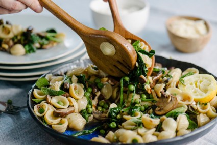 This Simple Basil-Feta Pasta Salad Is Loaded With Protein and Anti-Inflammatory Perks