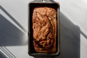 Mini Cinnamon Crunch Banana Bread Is the Easy, Inflammation-Fighting Breakfast Recipe We’re Baking on Repeat