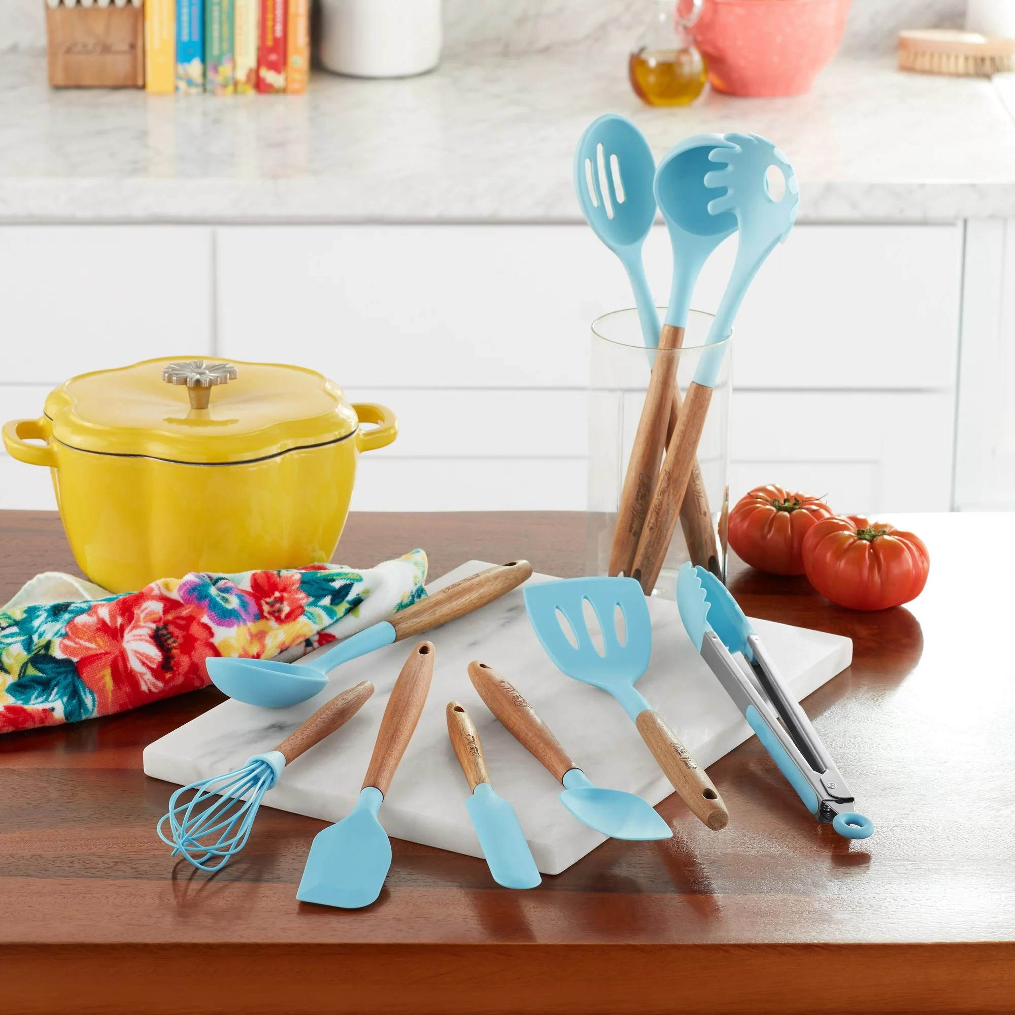 https://www.wellandgood.com/wp-content/uploads/2023/10/The-Pioneer-Woman-10-Piece-Silicone-and-Acacia-Wood-Handle-Cooking-Utensils-Set.webp