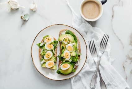 The 2-Ingredient Breakfast a Cardiologist Eats Nearly Every Day To Boost Heart Health