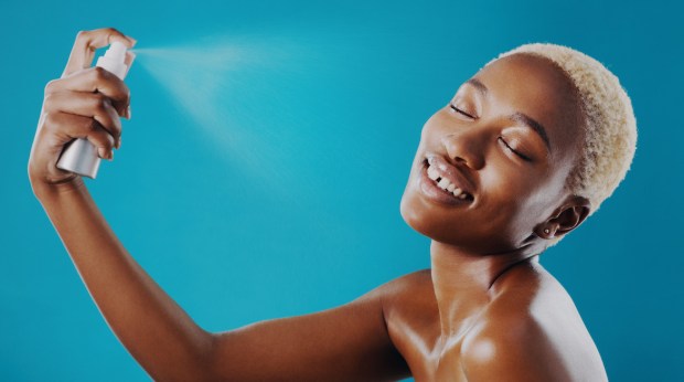 8 Face Mists That Do *So* Much More Than Just Moisturize Skin