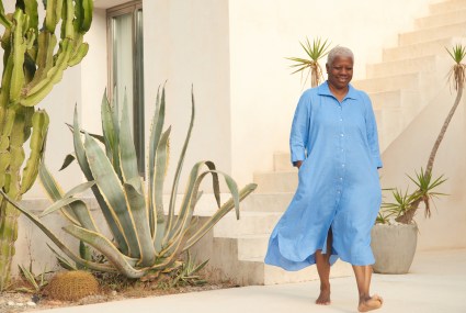 3 Legit Benefits of Walking Barefoot That’ll Make You Want To Kick Off Your Shoes