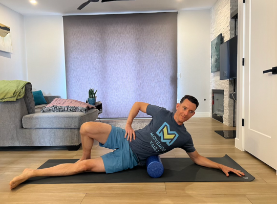 Physical therapist demonstrating quadratus lumborum and oblique muscle and fascia release